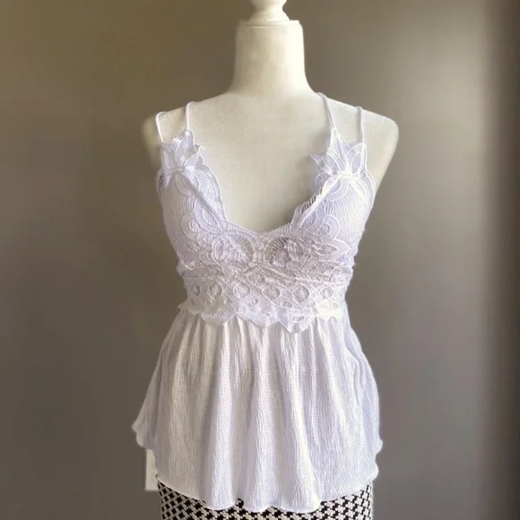 Stretchy Scallop Lace Top - Picture 2 of 6